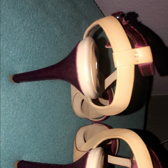 BCBG MaxAzria heels - Picture 3 of 8